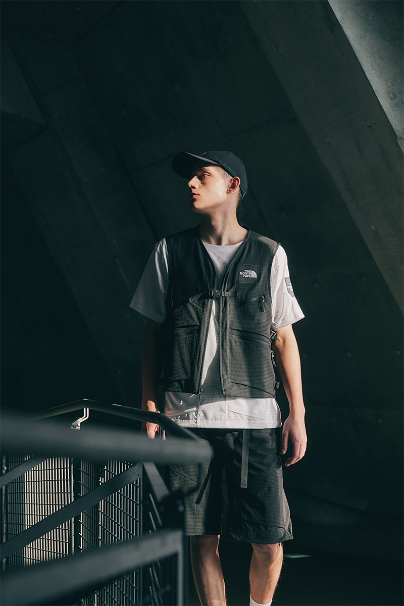 The north sale face abs vest